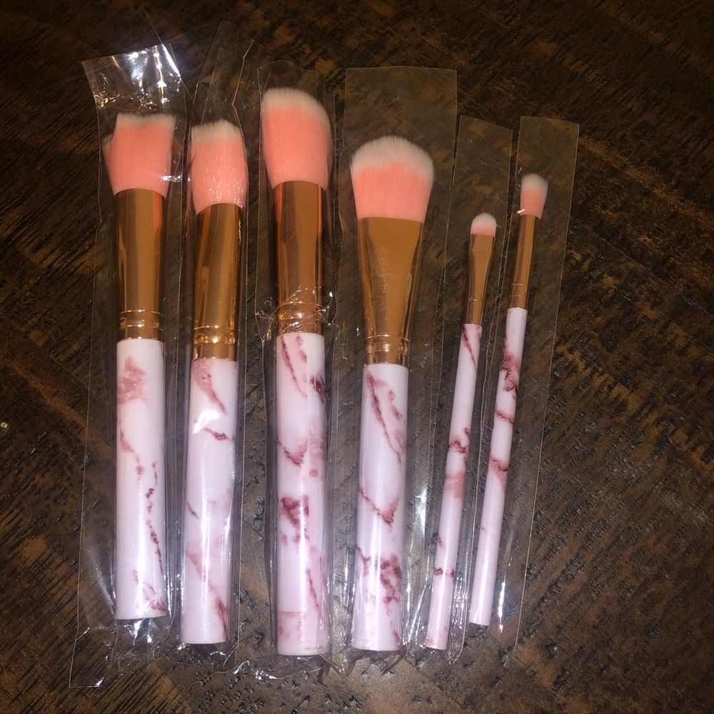 Makeup brushes